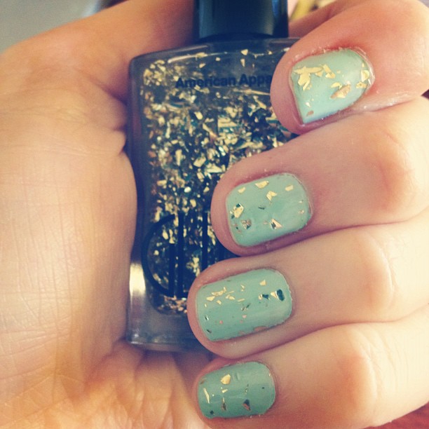Manicure Of The Moment : Mint Green & Gold Glitter Manicure Of The Moment : Mint Green & Gold Glitter